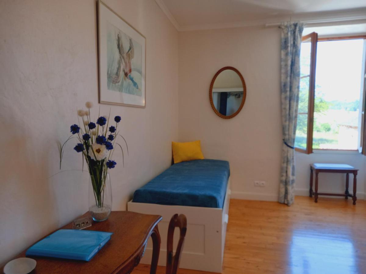 Au Pays De Jacquou : Chambre D'Hotes Et Table D'Hotes Fossemagne Εξωτερικό φωτογραφία